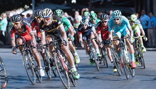 爱游戏-“武汉马拉松赛：世界级选手的极速对决”